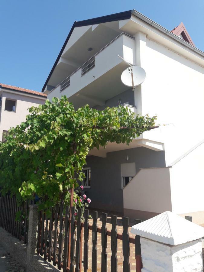 Apartmani Kuzmic Vrsi Exterior photo